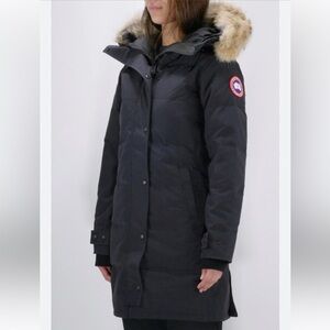 Like New - Canada Goose Shelburne Parka Navy with Fur Trim Hood - Size Small
